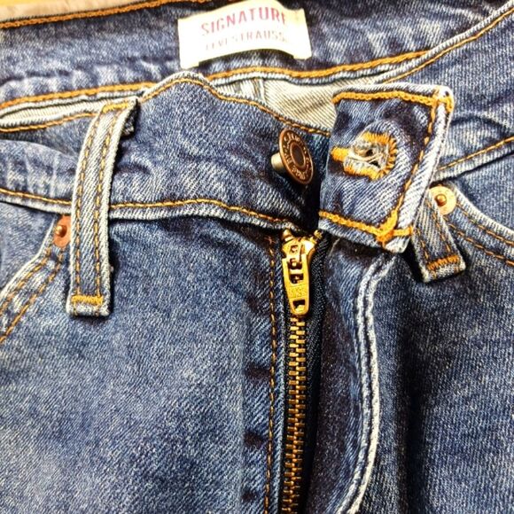 Levi's Signature 5 Pocket Stretch Denim Shorts 28 Waist. Unisex. Blue........... - Picture 7 of 11